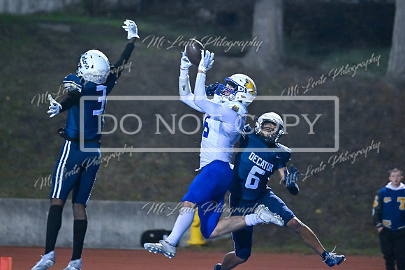2023 09-29 Decatur at Tahoma VAR FTBL Photos by Dee Torres-007